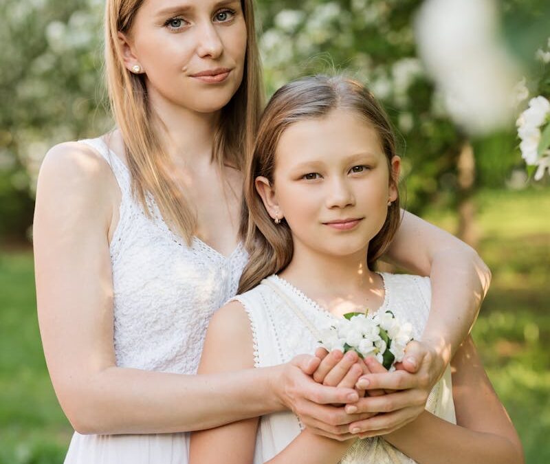Comprendre et Accompagner le Cycle Menstruel des Adolescentes : Le Rôle de la Naturopathie et de l’Atelier Mère-Fille